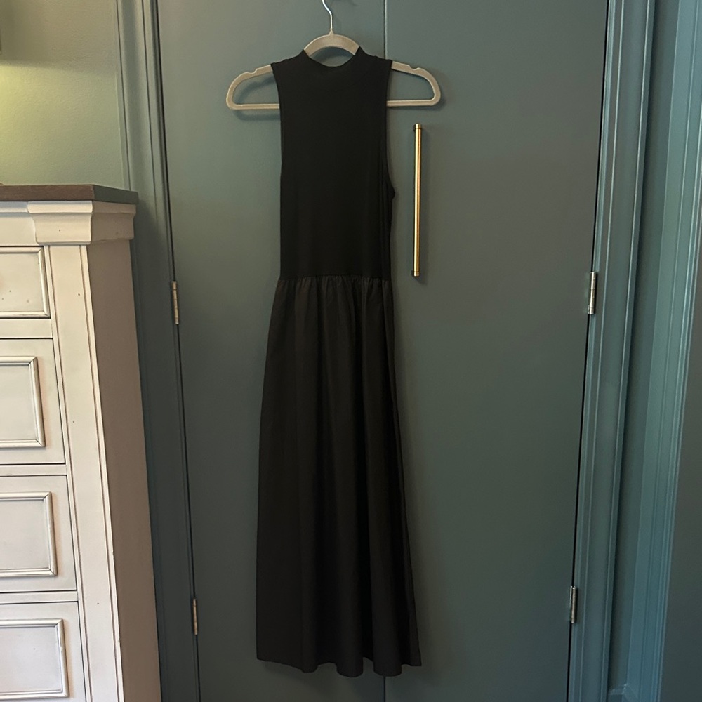 Karlie Black Sleeveless Midi Dress